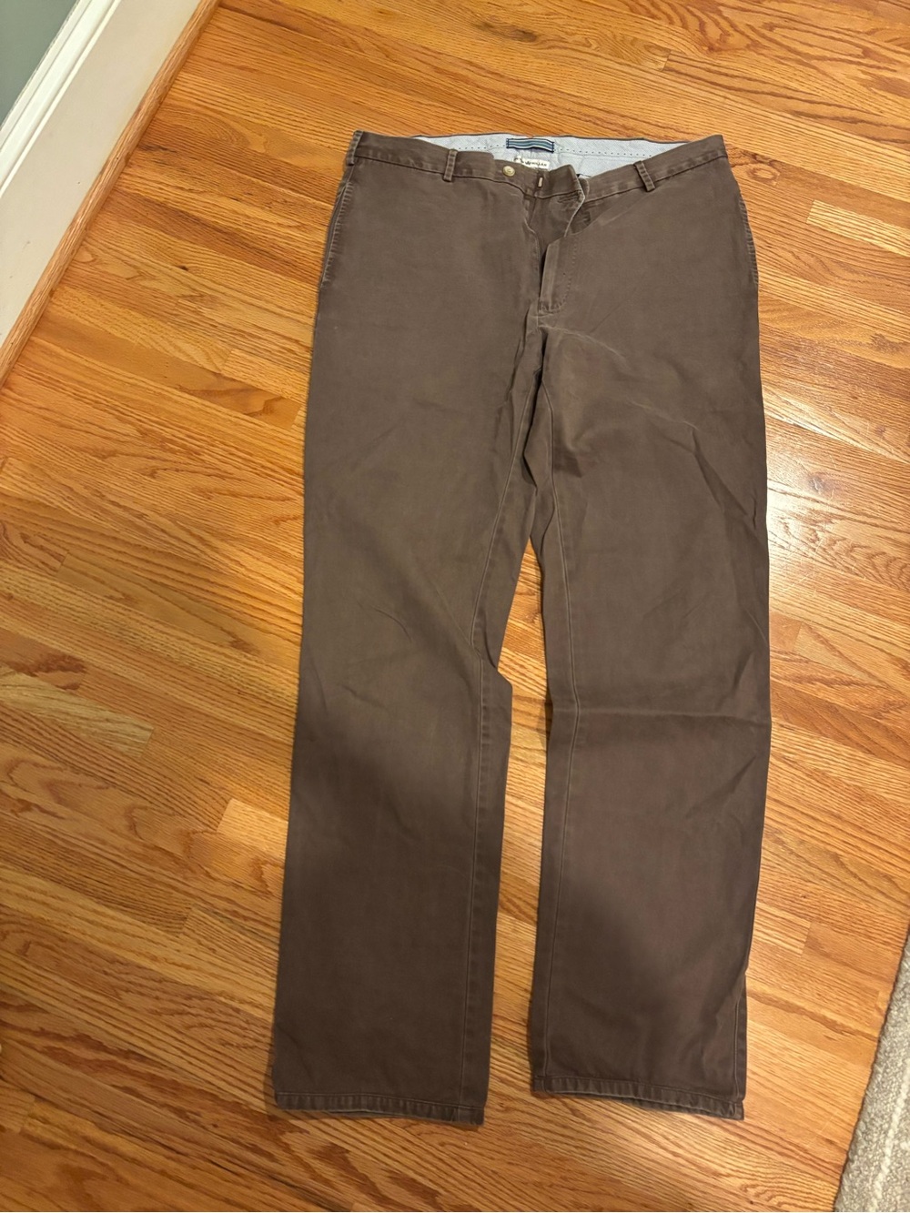Like new almost never worn Peter Millar Brown Straight-Leg Chinos